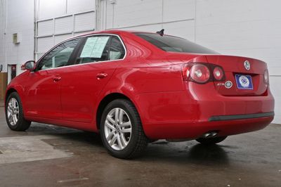 2010 Volkswagen Jetta Sedan 4dr DSG TDI - Click to see full-size photo viewer